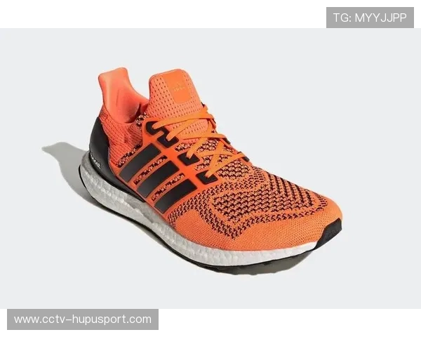 阿迪达斯推出LIGHTDART闪电镖儿童运动鞋融入专业科技打造舒适运动体验