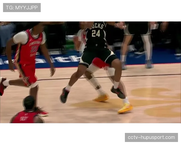 实时报道：鹈鹕主场迎战雄鹿，现场大屏幕展示新西兰与希腊球迷助威画面